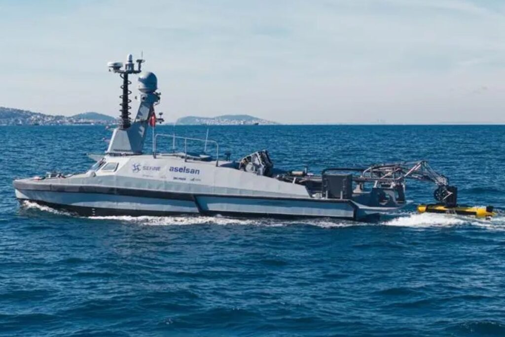 In waters off Istanbul Kraken Robotics demonstrated its Katfish Autonomous LARS from the RD-22 USV developed by Sefine Shipyard and Aselsan.