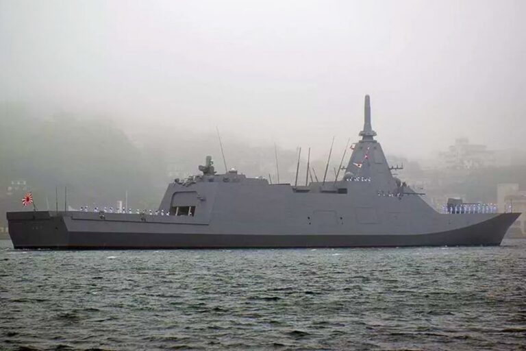 The JMSDF’s newest Mogami-class frigate JS Natori setting sail following her commissioning ceremony at the Mitsubishi Heavy Industries Shipyard in Nagasaki.