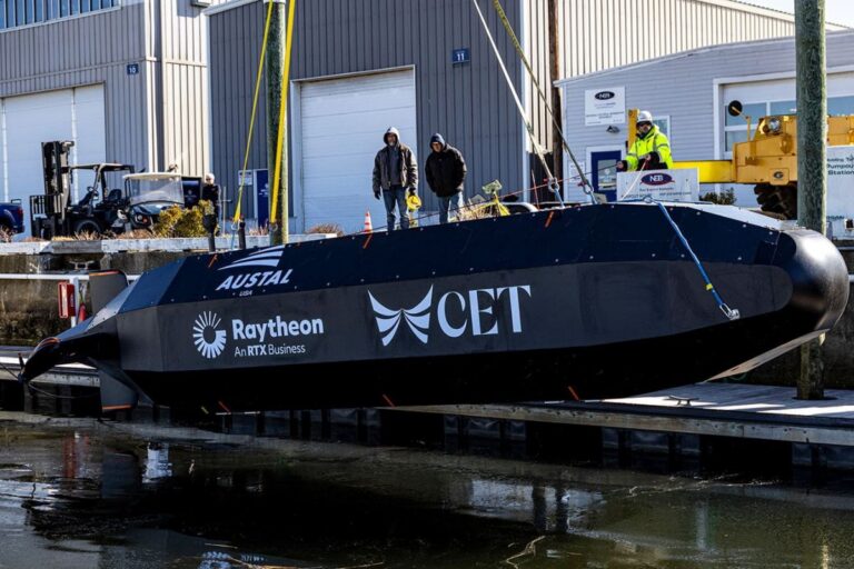 Hadalus, the new low-cost, long-endurance XLUUV jointly developed by Raytheon and CET.
